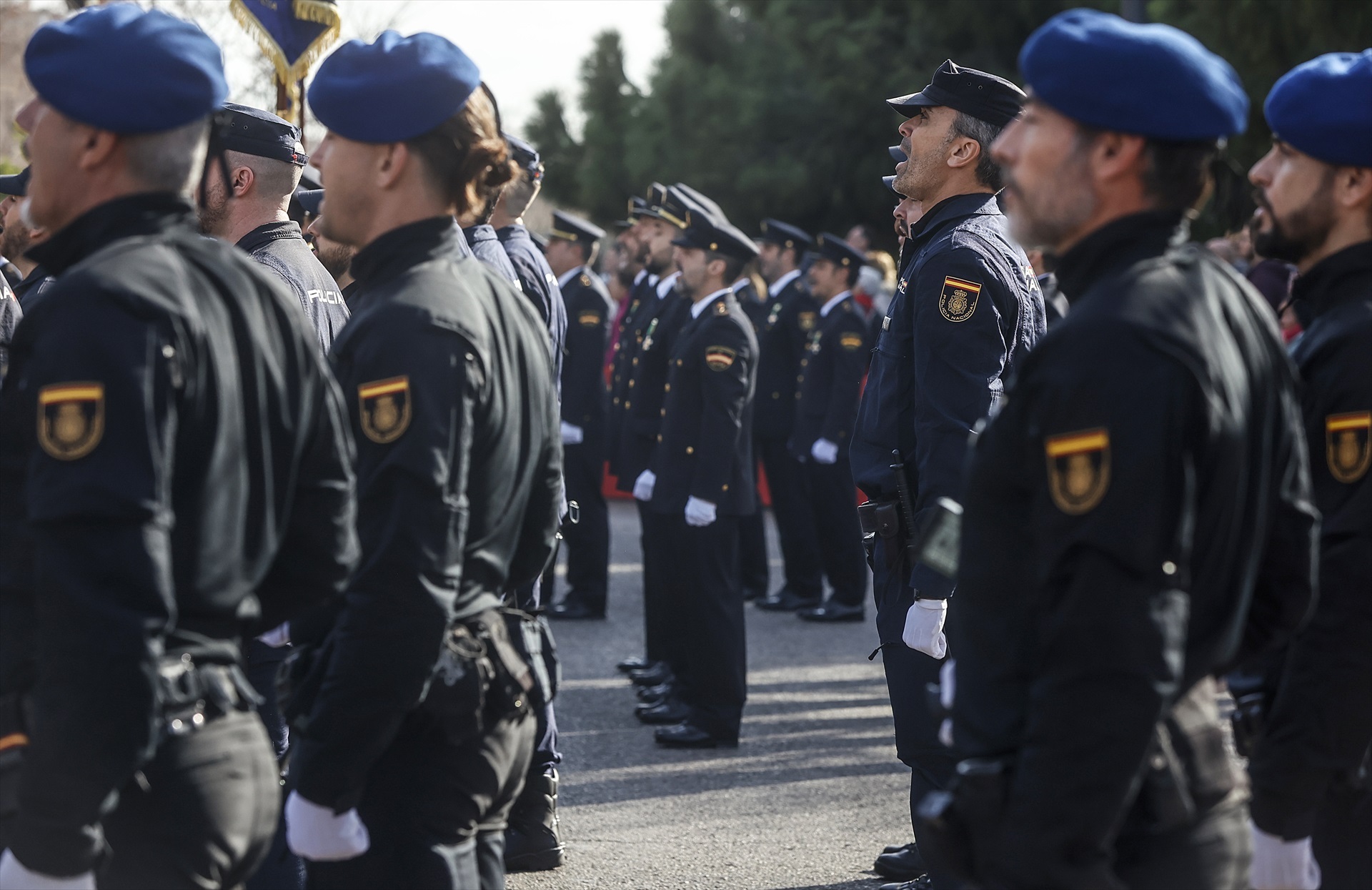 Pros y contras de SER POLICÍA